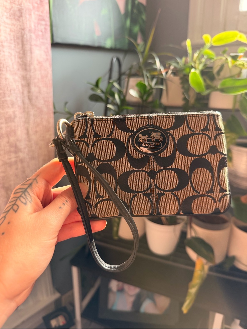 Coach Signature Canvas Wristlet black/grey